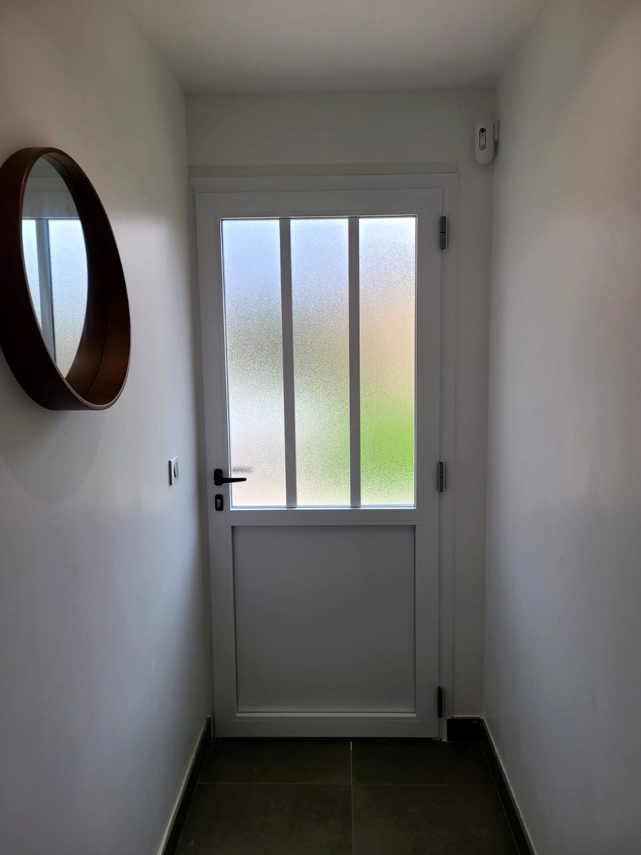 Porte blindée vitrée grise intérieur contemporain Lyon