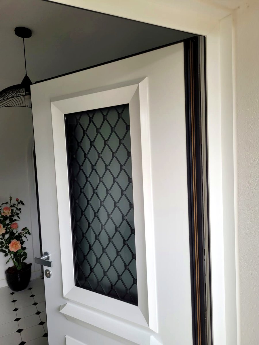 Porte blindée blanche vitrée losange Lyon