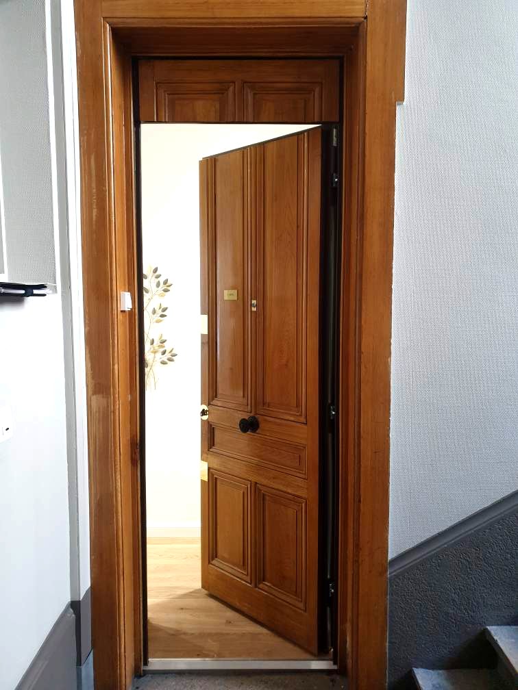 Porte blindée bois haussmannienne ouverte Lyon